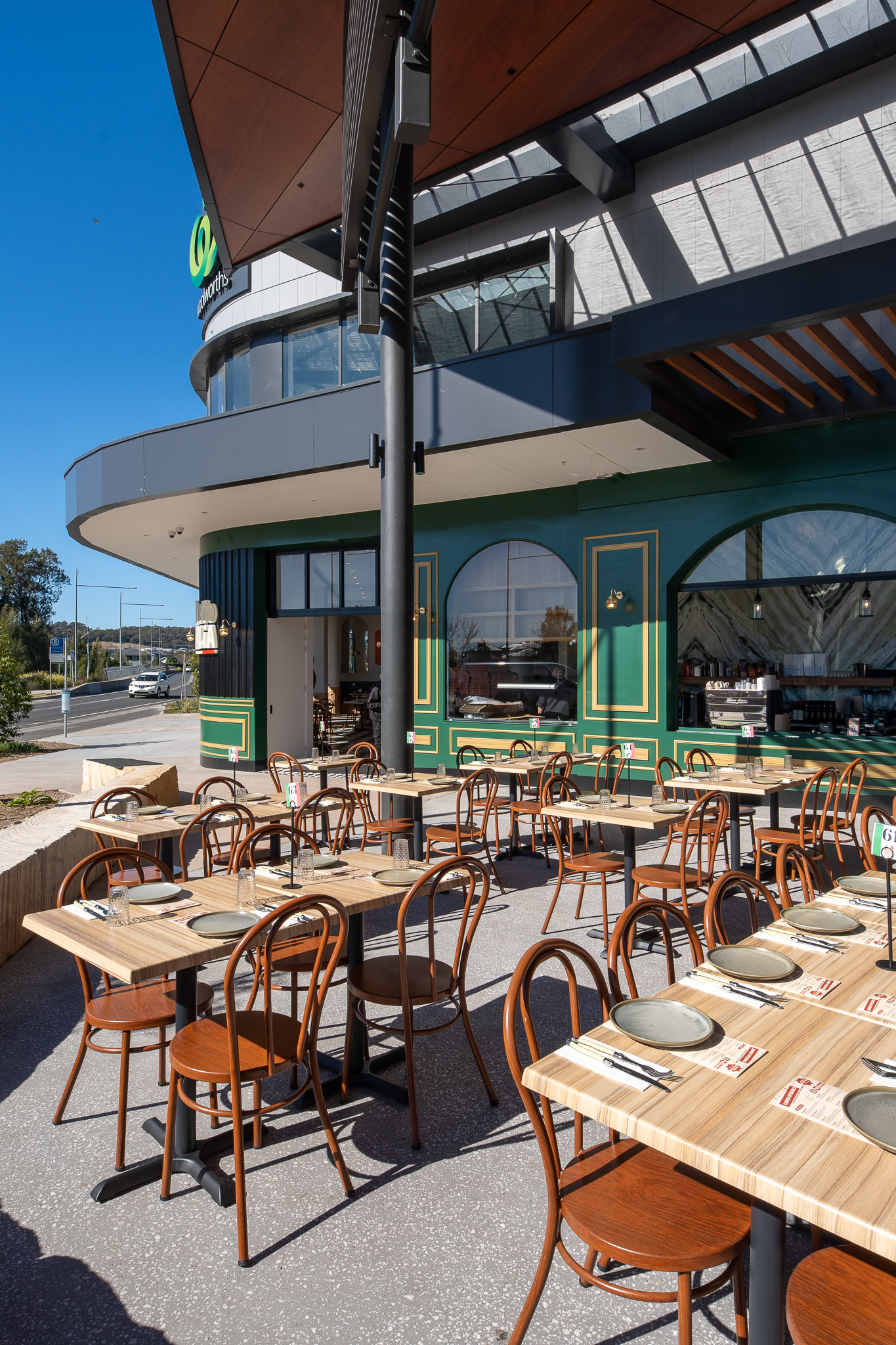 Outdoor seating at Porto Italia